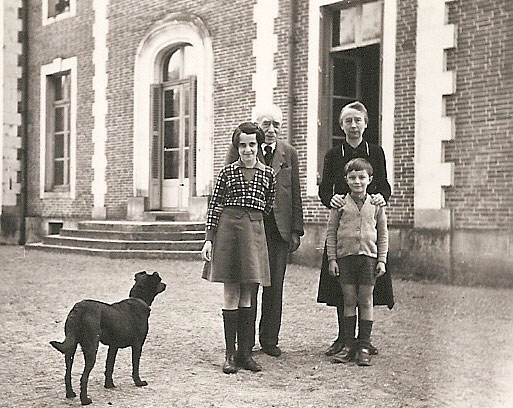 Grand-père, tante Thérèse, Bernard et moi