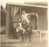 Annie, Henri et ler grand-père René